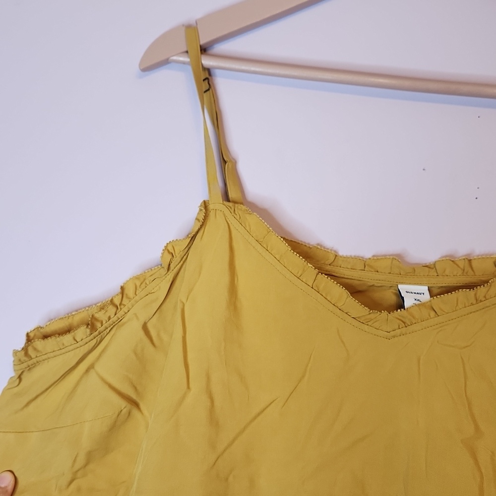 (3) Bundle 2 Tops XXL and 1 High Rise Short XL, - Picture 4 of 16